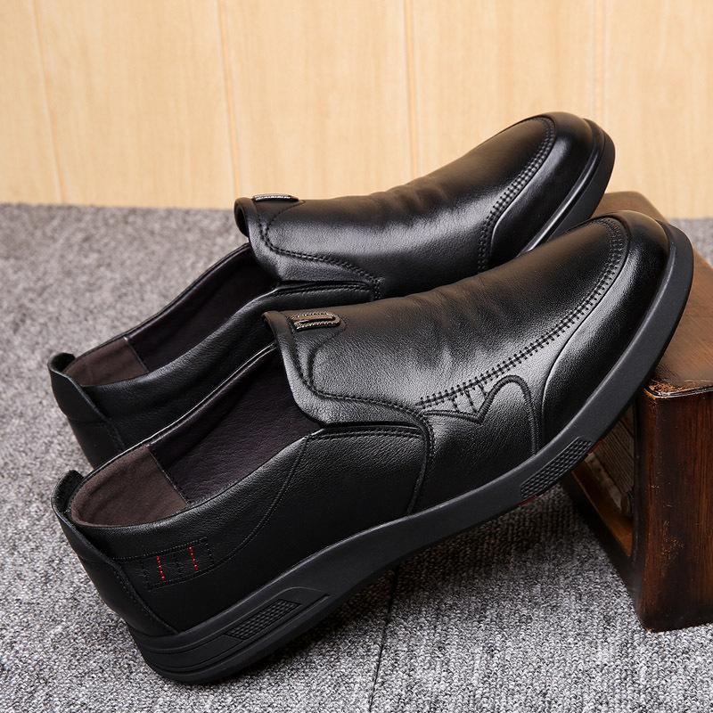 Autumn and winter first-layer cowhide men s shoes trendy soft bottom soft surface leather casual shoes one pedal versatile leather shoes 38
Autumn and winter first-layer cowhide men s shoes trendy soft bottom soft surface leather casual shoes one pedal versatile leather shoes 38