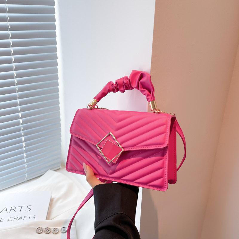 French niche messenger small black bag women s 2025 summer new trendy Korean version handbag retro shoulder bag розы красного
French niche messenger small black bag women s 2025 summer new trendy Korean version handbag retro shoulder bag розы красного