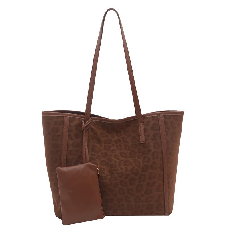 Vintage leopard print bag women s new trendy large capacity high-end sense commuter armpit bag коричневий
Vintage leopard print bag women s new trendy large capacity high-end sense commuter armpit bag коричневий
