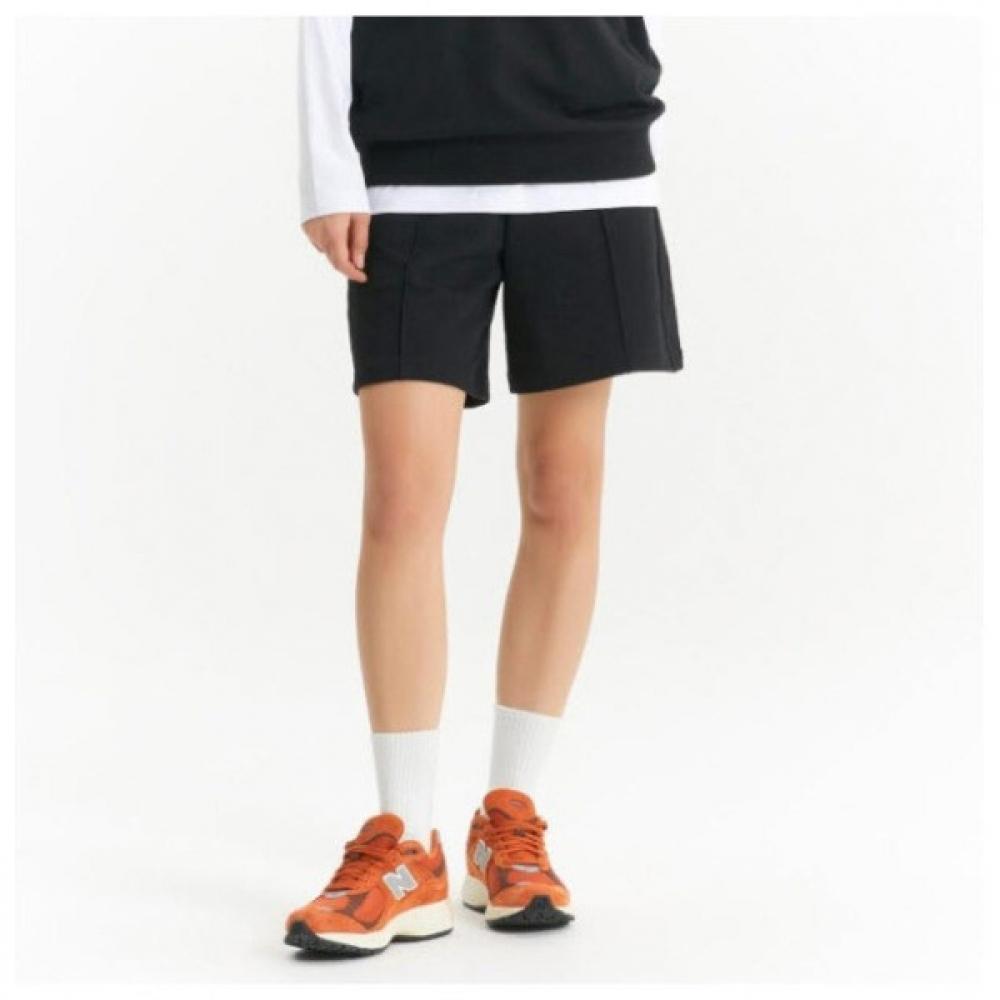 New Balance Shorts Kqj Nbnve21053 19 Public Essential Pin Tuck 5 Part Shorts Sta Black series/90
New Balance Shorts Kqj Nbnve21053 19 Public Essential Pin Tuck 5 Part Shorts Sta Black series/90