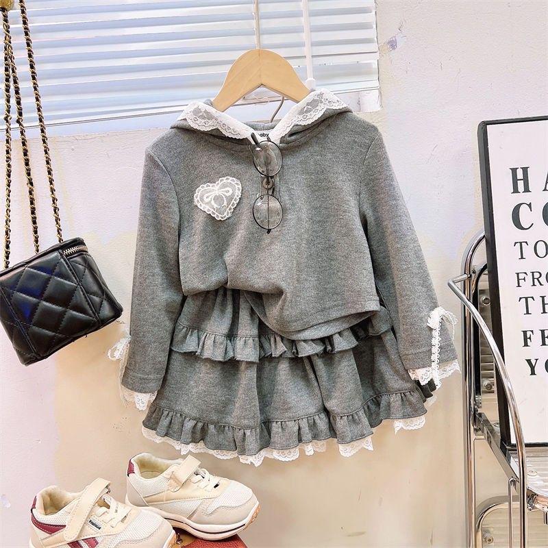Весенний комплект для девочек: кружевной худи с капюшоном и юбка Other
Весенний комплект для девочек: кружевной худи с капюшоном и юбка Other