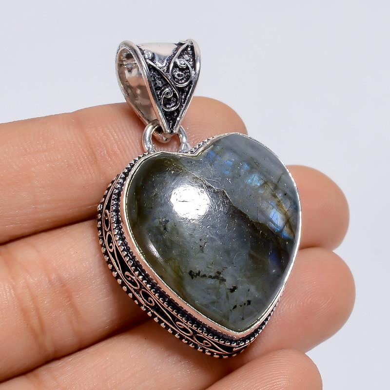 Handmade Gold-Plated Pendant for Men and Women with Sleek Finish 6-7 
Handmade Gold-Plated Pendant for Men and Women with Sleek Finish 6-7