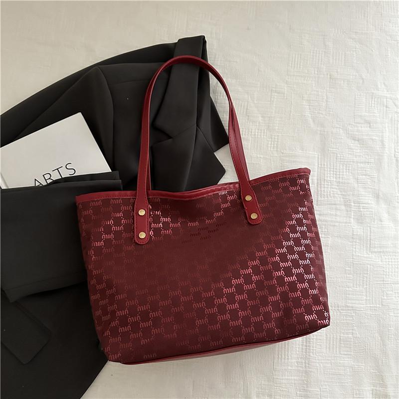 Large-capacity bag Women s commuter personalized tote bag New Korean version niche versatile shoulder messenger bag Class portable красный
Large-capacity bag Women s commuter personalized tote bag New Korean version niche versatile shoulder messenger bag Class portable красный