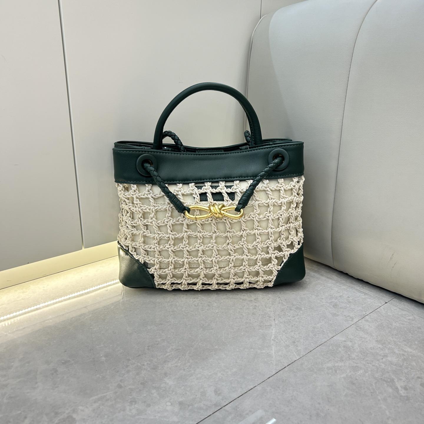 Новая женская модная сумка через плечо из кожи и текстильной сетки, универсальная плетеная сумка для通勤, тренд 25*19*9cm
Новая женская модная сумка через плечо из кожи и текстильной сетки, универсальная плетеная сумка для通勤, тренд 25*19*9cm