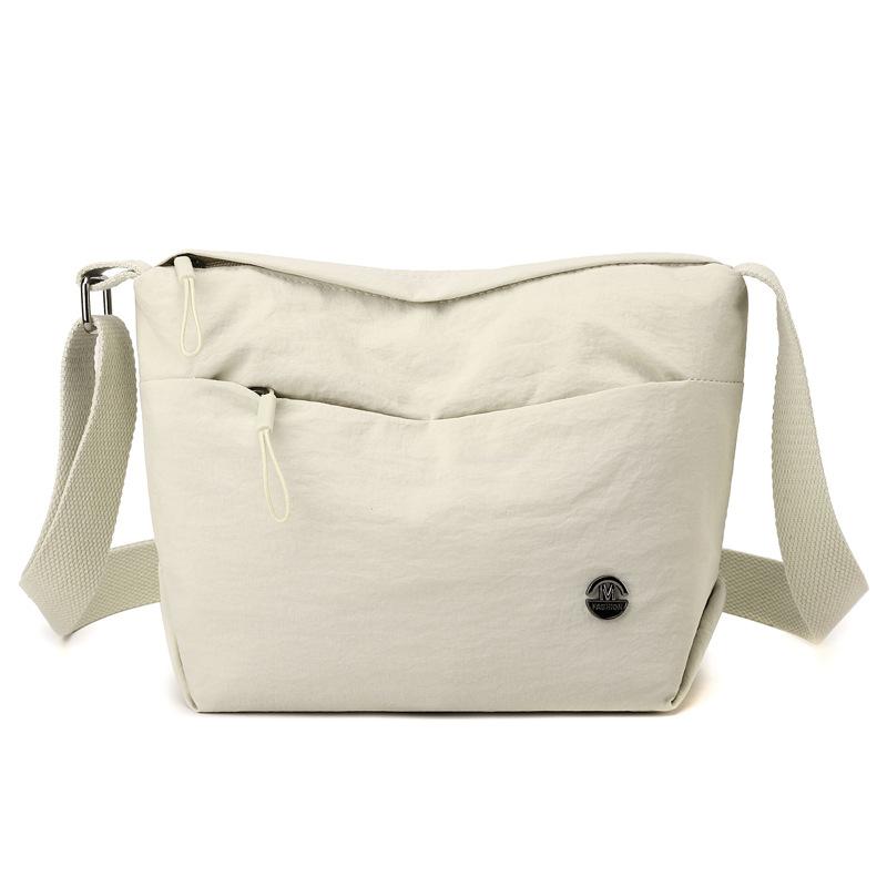 Women s casual fashion shoulder bag outdoor travel mobile phone bag simple versatile messenger bag lightweight nylon bag
Women s casual fashion shoulder bag outdoor travel mobile phone bag simple versatile messenger bag lightweight nylon bag