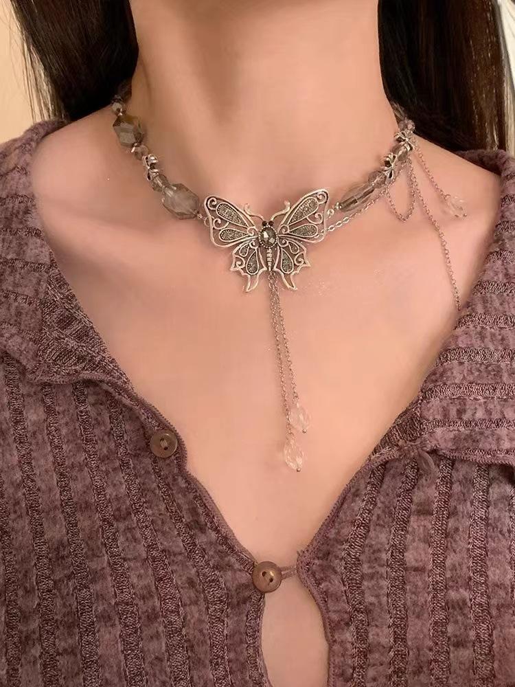 Retro Temperament Inlay Zircon Hollowed-out Butterfly Water Drop Tassel Necklace for Women Subculture Y2k Choker Jewelry Gifts
Retro Temperament Inlay Zircon Hollowed-out Butterfly Water Drop Tassel Necklace for Women Subculture Y2k Choker Jewelry Gifts