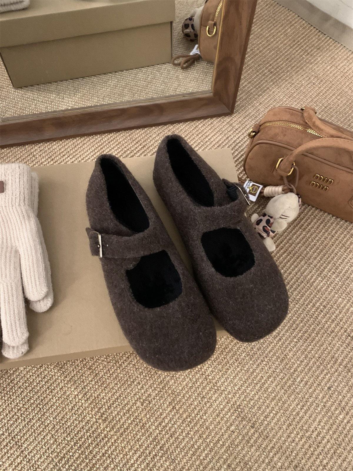 Night breeze gentle round head shallow mouth with Mary Jane shoes dark gray flat bottom velvet Birkenstocks 40 коричневий
Night breeze gentle round head shallow mouth with Mary Jane shoes dark gray flat bottom velvet Birkenstocks 40 коричневий