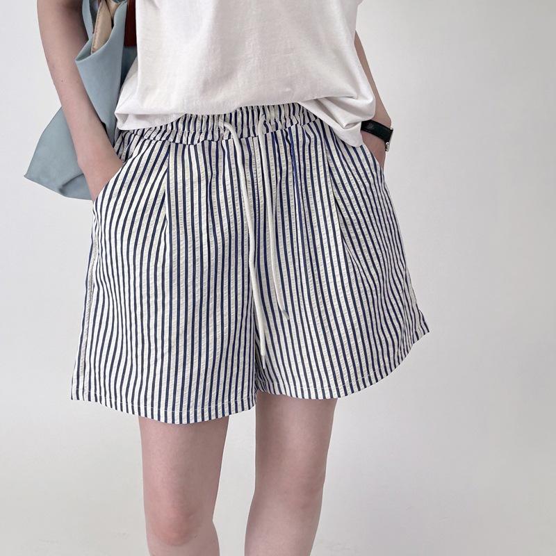 New High-waisted, Loose-fitting Women s Shorts with Vertical Black and White Stripes for A Leisurely Walk That Makes You Look Slimmer By Five Points L
New High-waisted, Loose-fitting Women s Shorts with Vertical Black and White Stripes for A Leisurely Walk That Makes You Look Slimmer By Five Points L