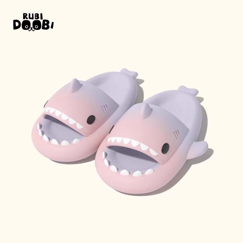 Дитячі нековзні тапочки Shark для кімнатної ванни - милі літні сандалі для хлопчиків і дівчаток Inner length 17cm фіолетовий/рожевий
Дитячі нековзні тапочки Shark для кімнатної ванни - милі літні сандалі для хлопчиків і дівчаток Inner length 17cm фіолетовий/рожевий