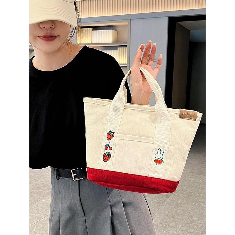 Year of the Rabbit Rabbit embroidery cute canvas bag Bao Ma out handbag shoulder bag office worker handbag
Year of the Rabbit Rabbit embroidery cute canvas bag Bao Ma out handbag shoulder bag office worker handbag