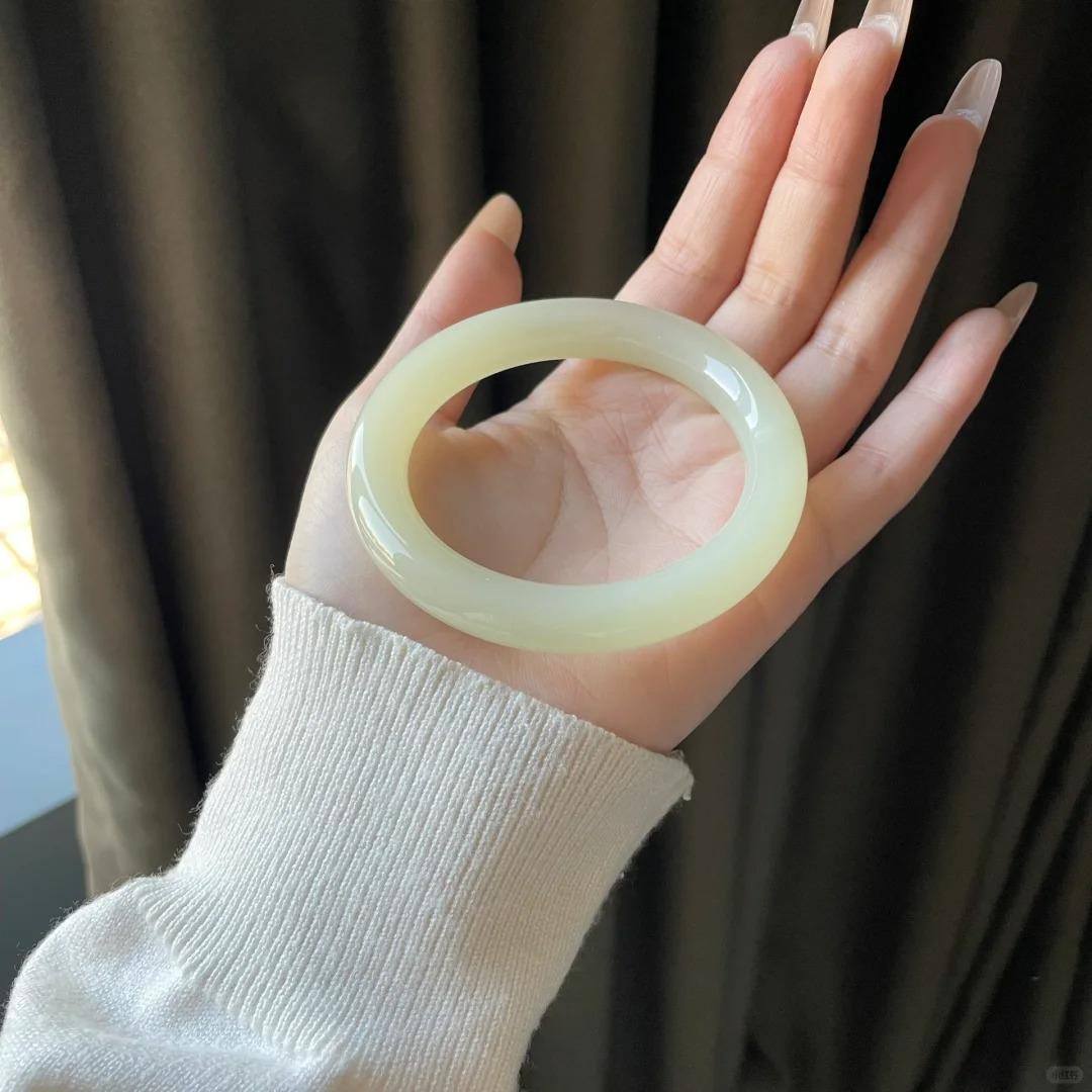 Women s Qingbai Jade Bangle - Natural Ice Type, Clear Water, Formal Wear, Round Bar Design, Flat Bar Style 55-56mm
Women s Qingbai Jade Bangle - Natural Ice Type, Clear Water, Formal Wear, Round Bar Design, Flat Bar Style 55-56mm