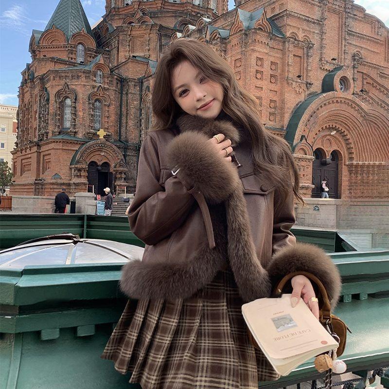 Autumn and winter Maillard new imitation fox fur coat women s short locomotive jacket imitation suede S recommends 80-52.5 kg
Autumn and winter Maillard new imitation fox fur coat women s short locomotive jacket imitation suede S recommends 80-52.5 kg