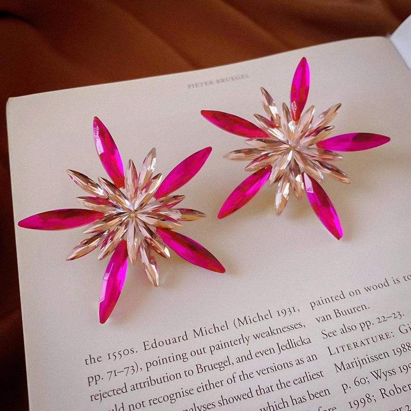 European & American Luxury Snowflake Star Sterling Silver Earrings with Inlaid Diamonds: Fashionable, Flashy, High-End Accessories for Women
European & American Luxury Snowflake Star Sterling Silver Earrings with Inlaid Diamonds: Fashionable, Flashy, High-End Accessories for Women