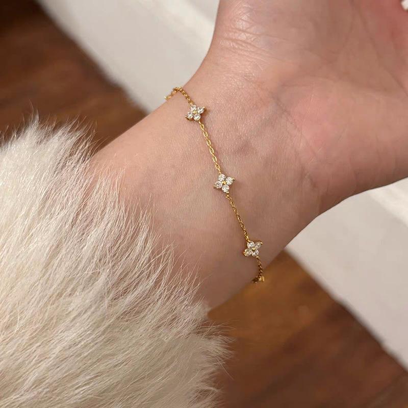 New Stainless Steel Zircon Necklaces for Women Gold Plated Four Leaf Grass Collar Chain Necklace Luxury Jewelry Gift
New Stainless Steel Zircon Necklaces for Women Gold Plated Four Leaf Grass Collar Chain Necklace Luxury Jewelry Gift