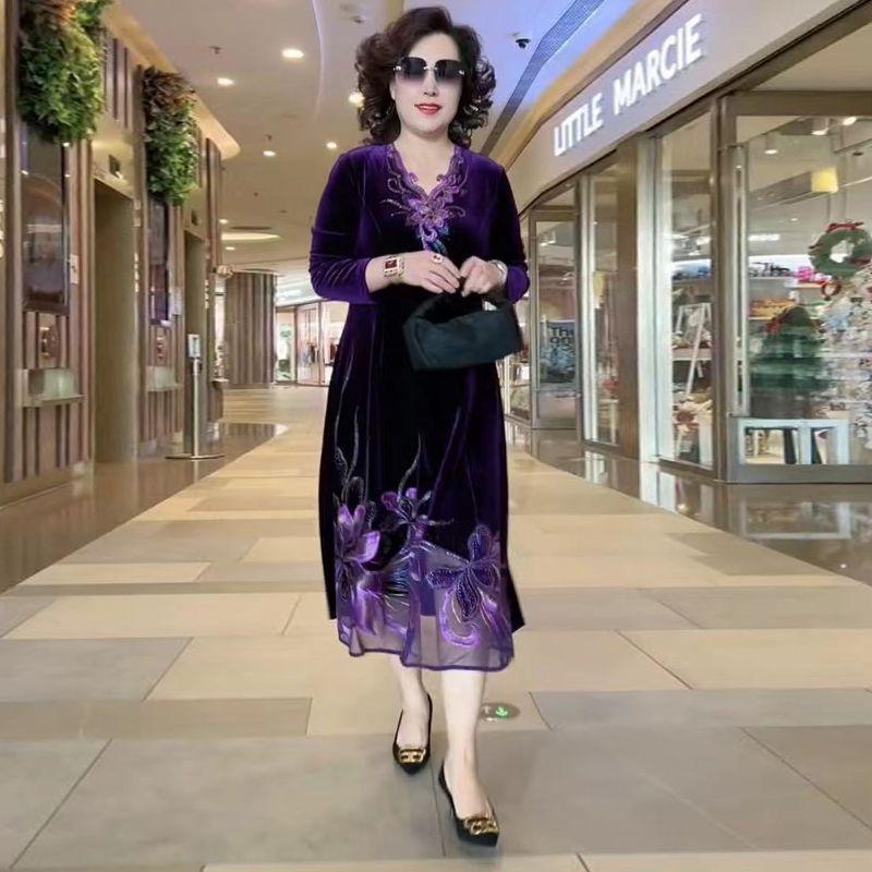 Spring Autumn Women s Plus Size Dress Embroidered Gold Velvet Dress High-end Dress Dress Loose V-neck Long Dress XL
Spring Autumn Women s Plus Size Dress Embroidered Gold Velvet Dress High-end Dress Dress Loose V-neck Long Dress XL