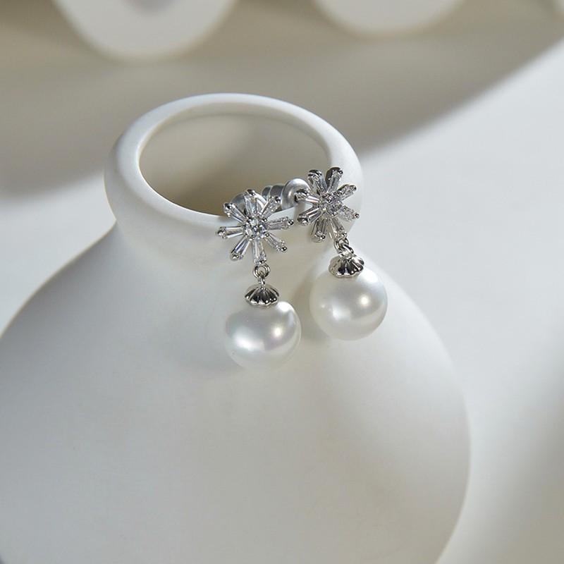 Light Luxury Zircon Pearl Studs: Versatile No-Pierce Ear Clips for Students and Girls
Light Luxury Zircon Pearl Studs: Versatile No-Pierce Ear Clips for Students and Girls