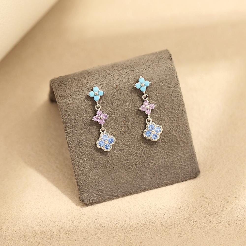 New dopamine stone-set leaf earrings, temperament gold-plated 925 silver needle fringed earrings, women s color stud earrings.
New dopamine stone-set leaf earrings, temperament gold-plated 925 silver needle fringed earrings, women s color stud earrings.