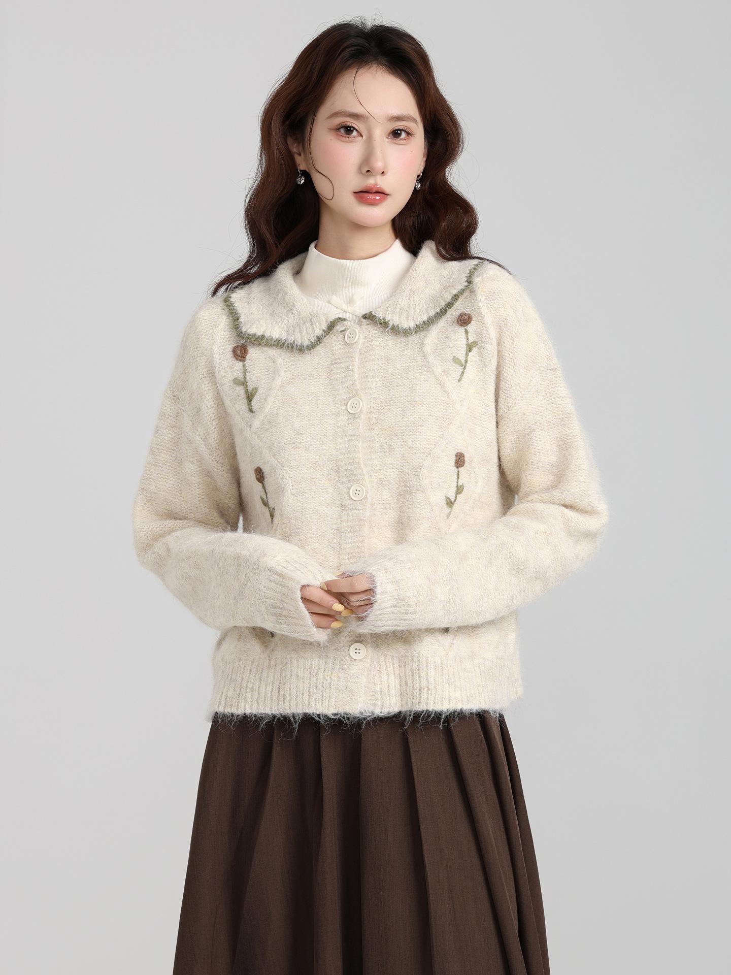 Lazy doll collar embroidered flower knitted sweater long sleeve thickened bottom with autumn and winter cardigan jacket top women One size fits all
Lazy doll collar embroidered flower knitted sweater long sleeve thickened bottom with autumn and winter cardigan jacket top women One size fits all