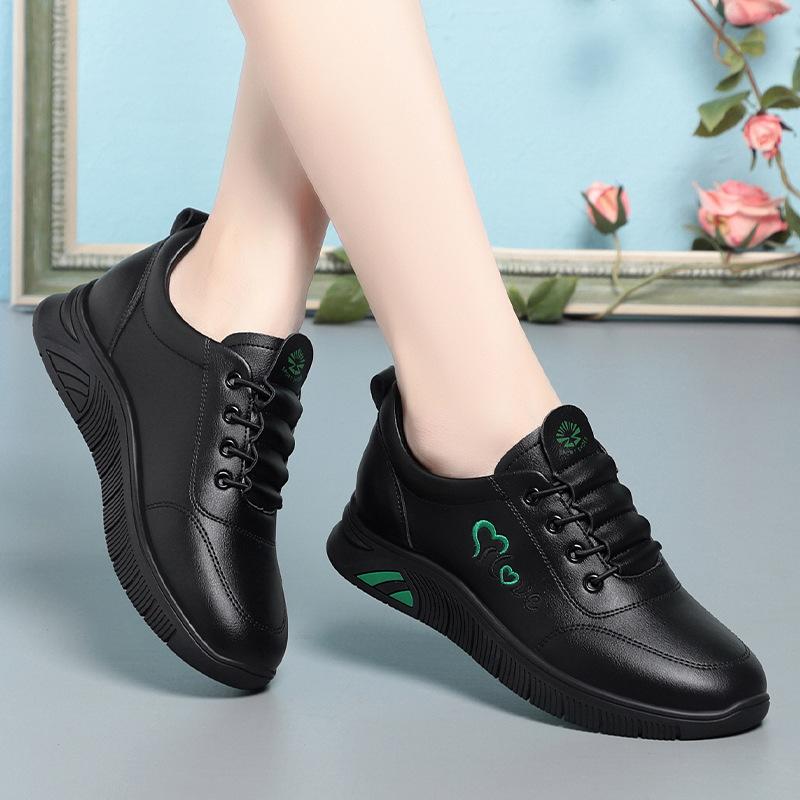 Women s Casual Sports Shoes, New Spring Style, White Sneakers, Lightweight Soft-soled Travel Shoes 35 чёрный
Women s Casual Sports Shoes, New Spring Style, White Sneakers, Lightweight Soft-soled Travel Shoes 35 чёрный