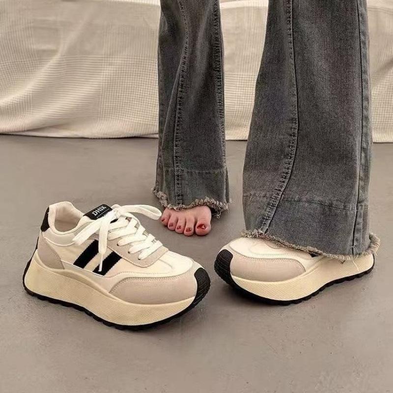 Толстоподошвенные кроссовки на платформе для женщин, весна 2025, новая модная универсальная спортивная и повседневная вафельная модель Forrest Gump 40 чёрный
Толстоподошвенные кроссовки на платформе для женщин, весна 2025, новая модная универсальная спортивная и повседневная вафельная модель Forrest Gump 40 чёрный