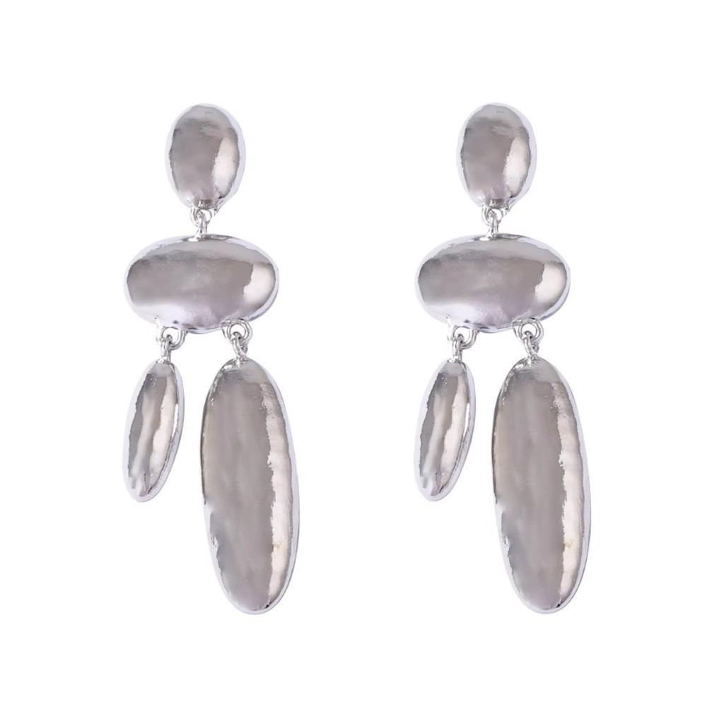 Metal Women Earrings Exaggerated Dangle Earrings Light Luxury Oval Pendant Eardrop Jewelry Gifts
Metal Women Earrings Exaggerated Dangle Earrings Light Luxury Oval Pendant Eardrop Jewelry Gifts