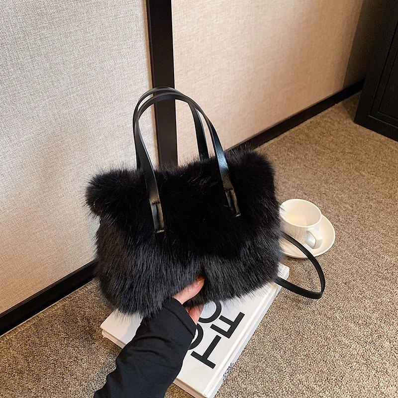 Плюшевая сумка женская осенне-зимняя портативная сумка-ведро высокого класса на плечо/мессенджер чёрный
Плюшевая сумка женская осенне-зимняя портативная сумка-ведро высокого класса на плечо/мессенджер чёрный