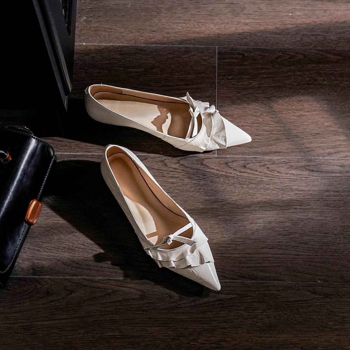 Sheepskin version~ French pointed ruffle edge low heel single shoes one pedal commuting gentle wind temperament Mary Jane shoes women 34
Sheepskin version~ French pointed ruffle edge low heel single shoes one pedal commuting gentle wind temperament Mary Jane shoes women 34