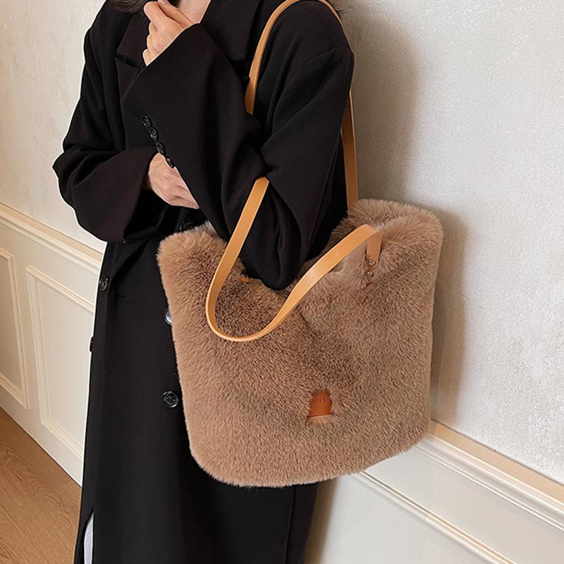 Autumn Winter Women s Soft Plush Handbags Korean Large Capacity Solid Color One Shoulder Bag New Casual Commute Tote Bag (30cm<Max Length<50cm) коричневый
Autumn Winter Women s Soft Plush Handbags Korean Large Capacity Solid Color One Shoulder Bag New Casual Commute Tote Bag (30cm<Max Length<50cm) коричневый