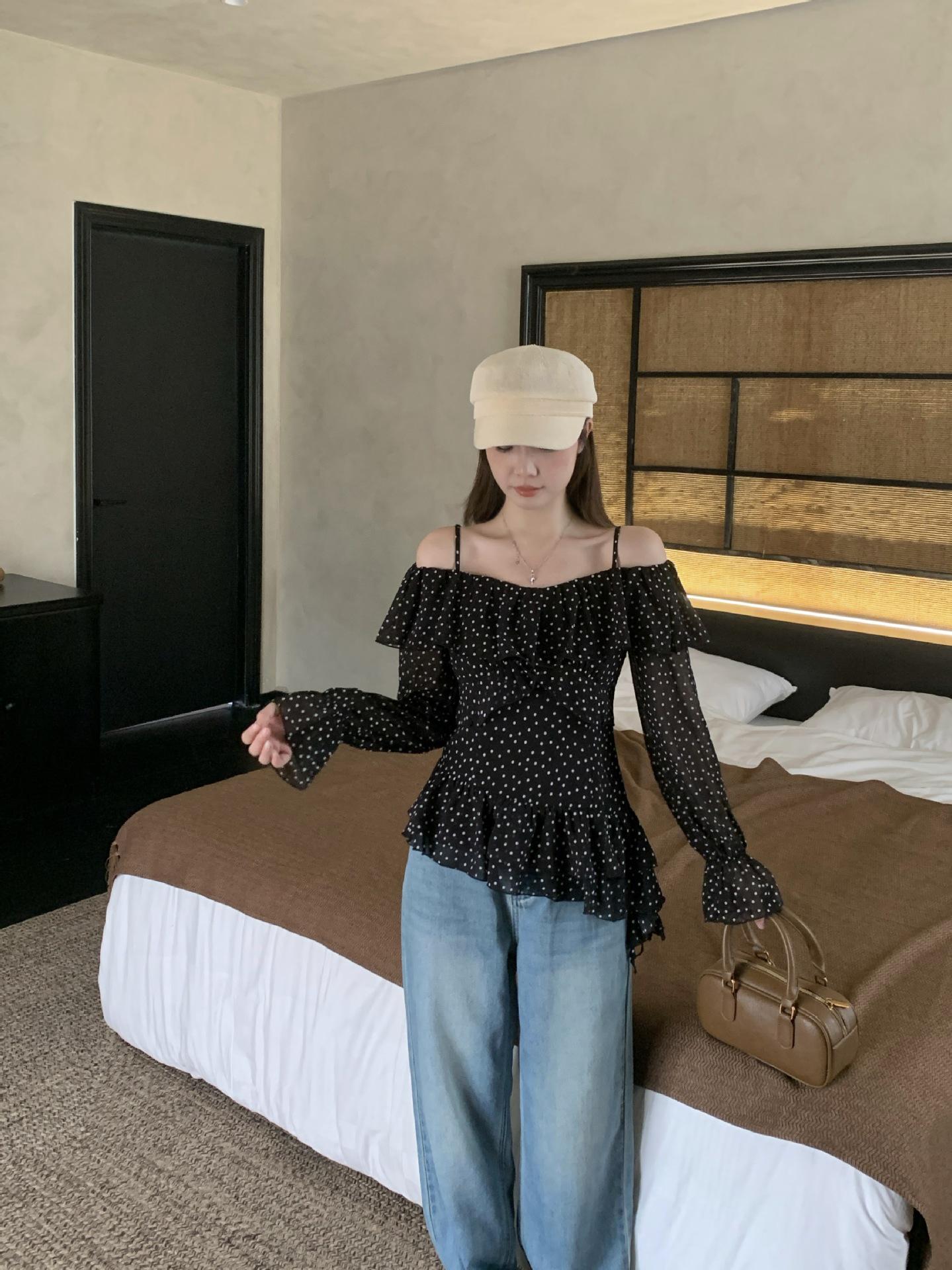 Plus Size Polka Dot Ruffle Off-Shoulder Top - Korean Style, Slimming, Elegant Spring Shirt 4XL чорний
Plus Size Polka Dot Ruffle Off-Shoulder Top - Korean Style, Slimming, Elegant Spring Shirt 4XL чорний