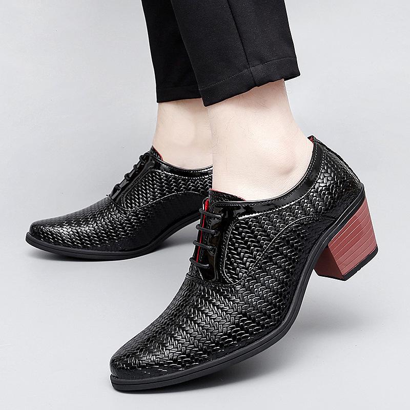 2025 outer height increase 6cm large size 38-46 leather shoes woven pointed red black and white foreign trade British high-heeled men s shoes 38 чёрный
2025 outer height increase 6cm large size 38-46 leather shoes woven pointed red black and white foreign trade British high-heeled men s shoes 38 чёрный
