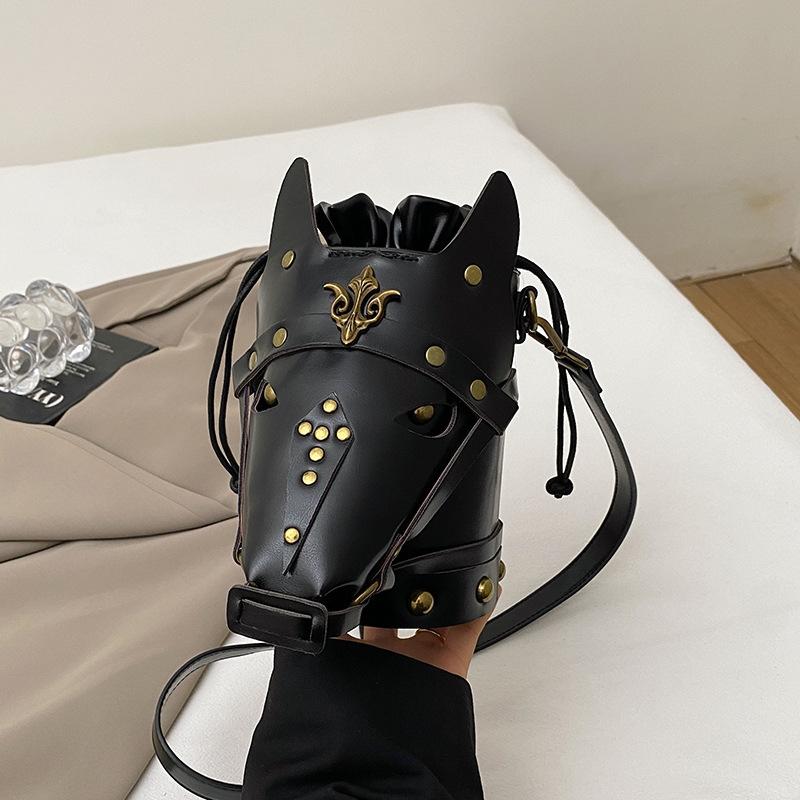 Funny Shoulder Bag Vintage Style Creative Horse Head Mask Bucket Bag Unique Niche Single Shoulder Crossbody Bag for Women чёрный
Funny Shoulder Bag Vintage Style Creative Horse Head Mask Bucket Bag Unique Niche Single Shoulder Crossbody Bag for Women чёрный