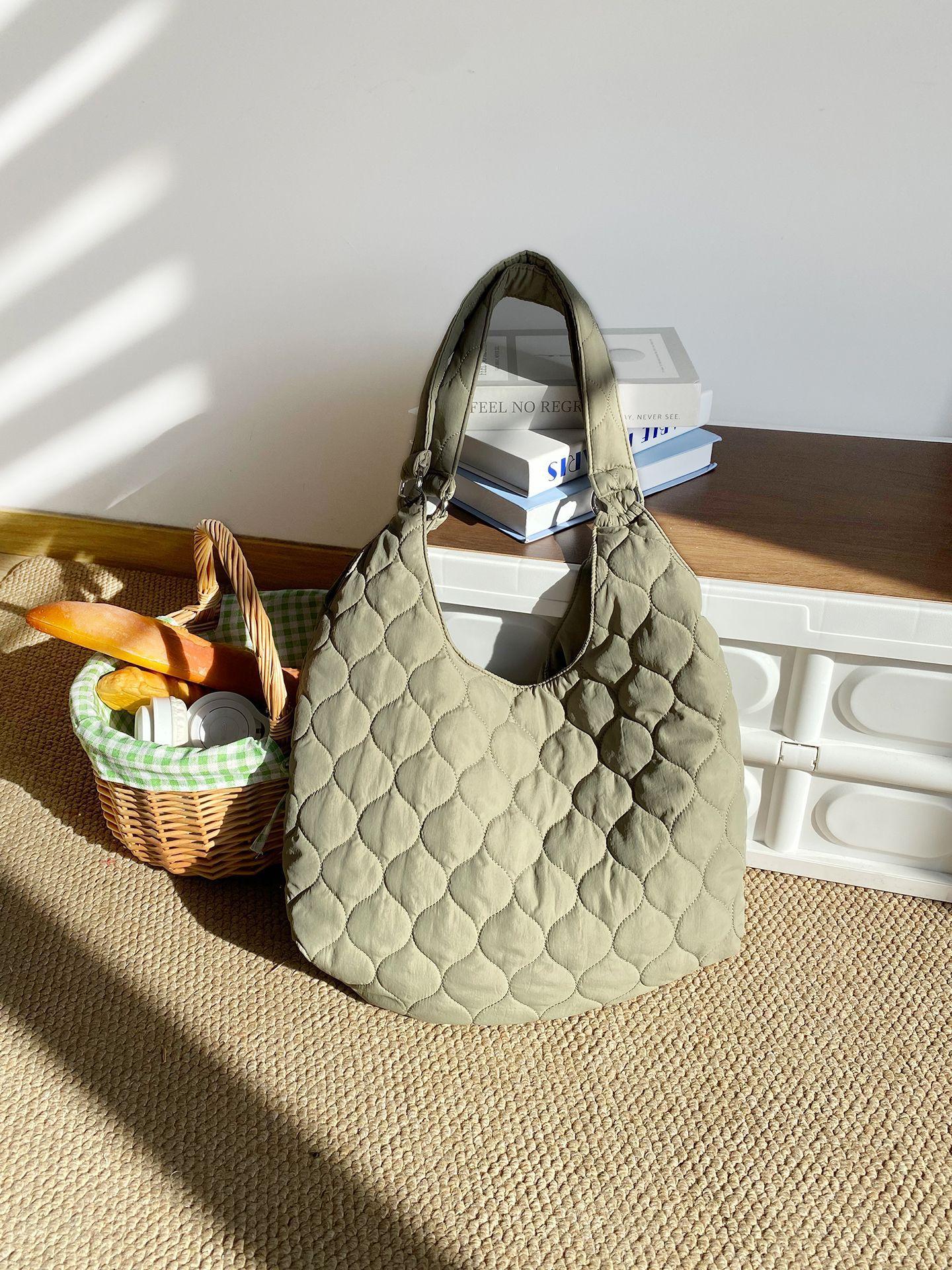 Simple Solid Color Quilted Cotton Women s Shoulder Bags Large Capacity Ladies Handbag Casual Versatile Female Crescent Bag зелёный
Simple Solid Color Quilted Cotton Women s Shoulder Bags Large Capacity Ladies Handbag Casual Versatile Female Crescent Bag зелёный