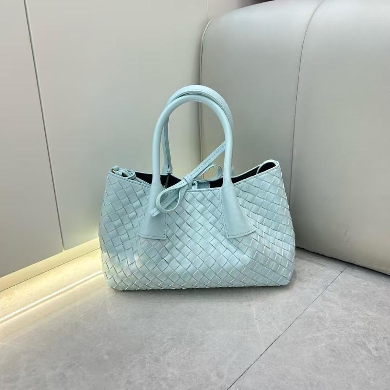 Spring and summer new fashion trend woven shoulder handbag cabbage basket leather bag women s bag messenger bag small size: 29*17*16cm
Spring and summer new fashion trend woven shoulder handbag cabbage basket leather bag women s bag messenger bag small size: 29*17*16cm