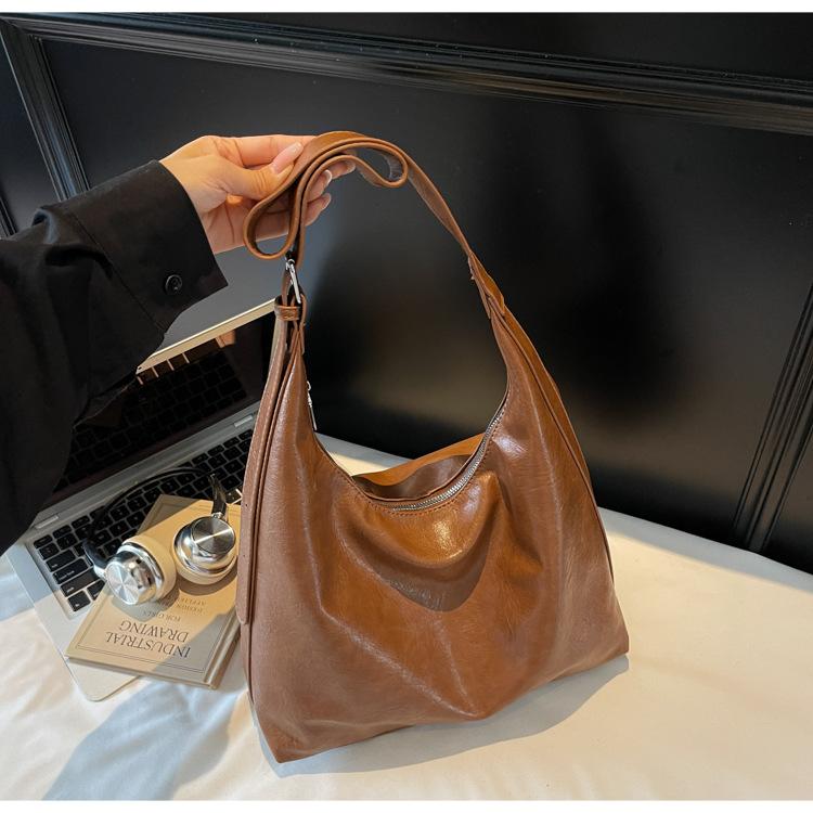 Сумка премиум-текстуры большой вместимости женская 2025 осень-зима новая Maillard расслабленная повседневная на плечо тоут коричневый
Сумка премиум-текстуры большой вместимости женская 2025 осень-зима новая Maillard расслабленная повседневная на плечо тоут коричневый