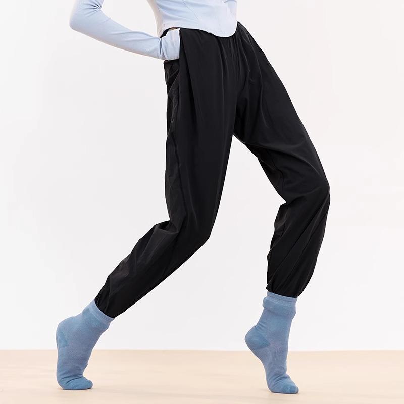 Танцевальные брюки-редиски для женщин, свободные брюки, формованные тренировочные брюки, современный классический танец, танцевальный студент, учитель, танцевальный костюм L
Танцевальные брюки-редиски для женщин, свободные брюки, формованные тренировочные брюки, современный классический танец, танцевальный студент, учитель, танцевальный костюм L