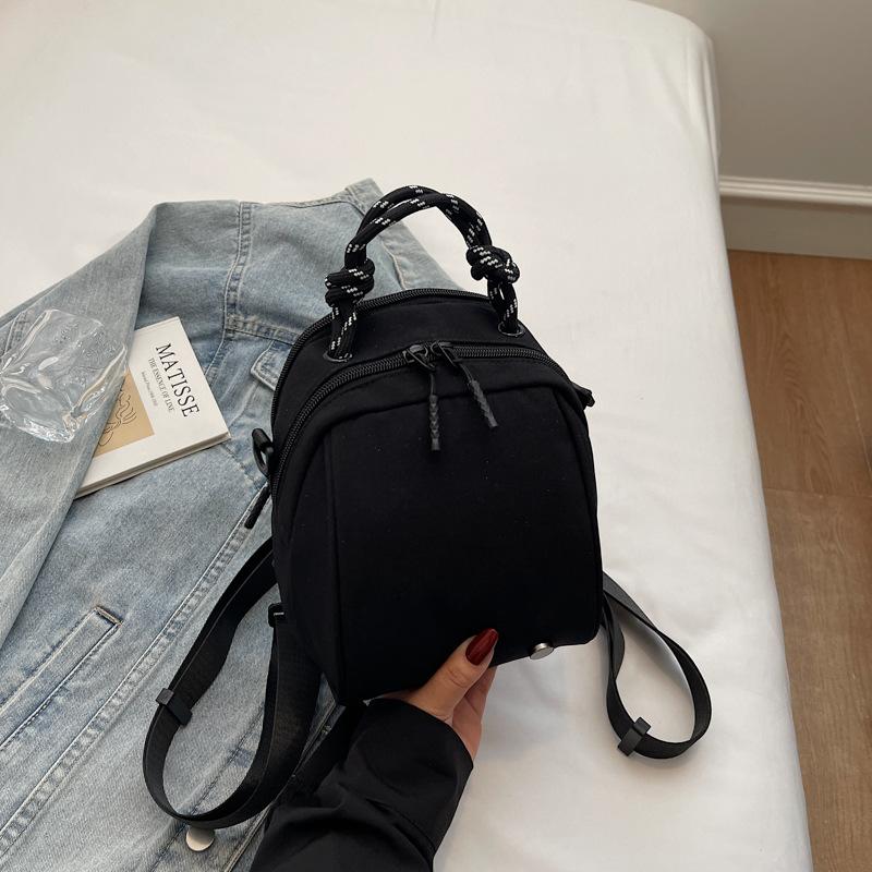 Lightweight waterproof simple portable shoulder bag new women s bag design versatile double shoulder shell bag backpack чорний
Lightweight waterproof simple portable shoulder bag new women s bag design versatile double shoulder shell bag backpack чорний