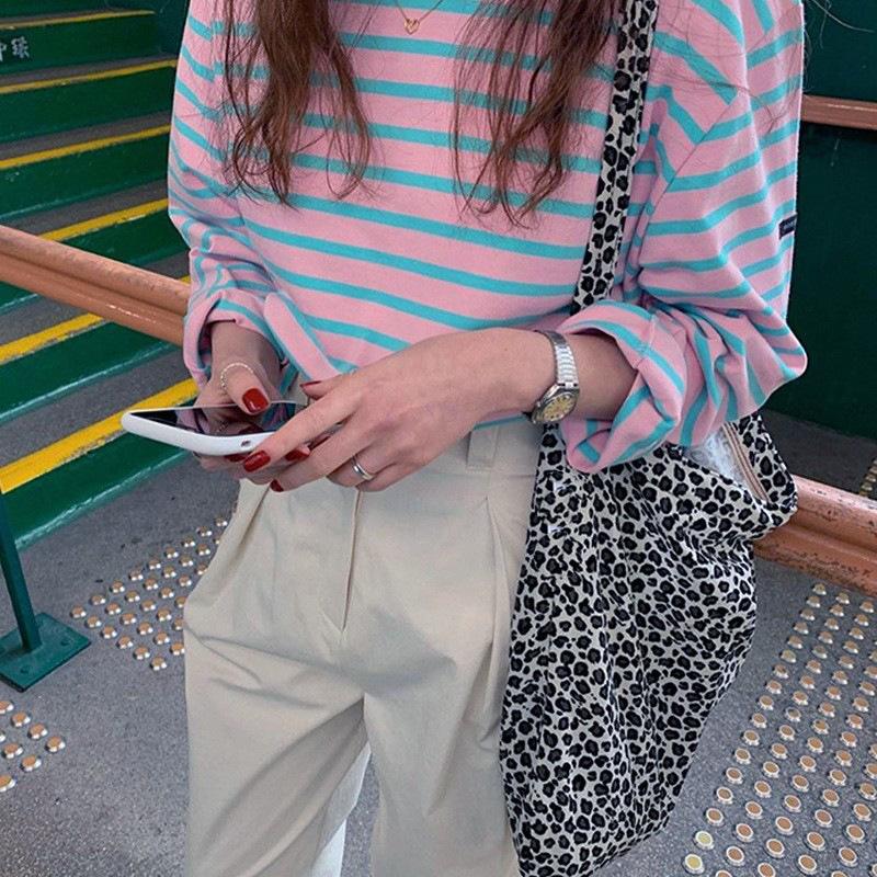 ins super fire leopard print canvas bag Kong Xiaozhen Song Hye Qiao same printed shoulder bag oblique span student schoolbag
ins super fire leopard print canvas bag Kong Xiaozhen Song Hye Qiao same printed shoulder bag oblique span student schoolbag
