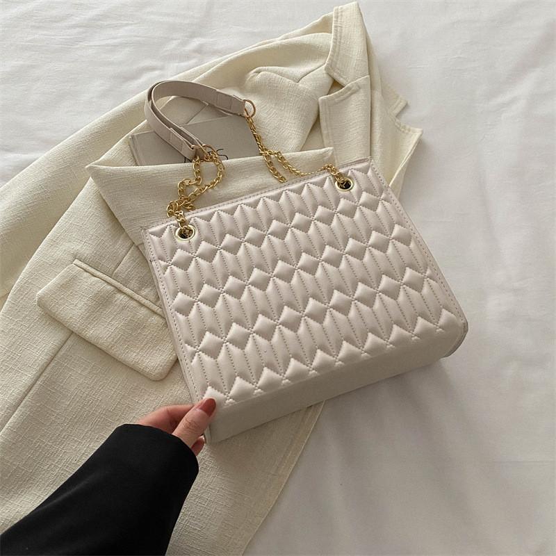 Stylish Trendy Korean Style Chain Crossbody Tote Bag For Women In Black Brown Khaki Red Green White Perfect For Everyday Use білий
Stylish Trendy Korean Style Chain Crossbody Tote Bag For Women In Black Brown Khaki Red Green White Perfect For Everyday Use білий