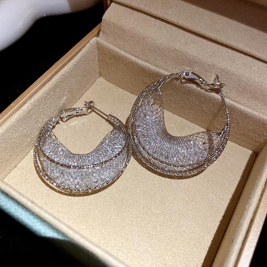 Silver needle mesh moon boat earrings European and American design temperament earrings fashion light luxury high-end earrings women
Silver needle mesh moon boat earrings European and American design temperament earrings fashion light luxury high-end earrings women