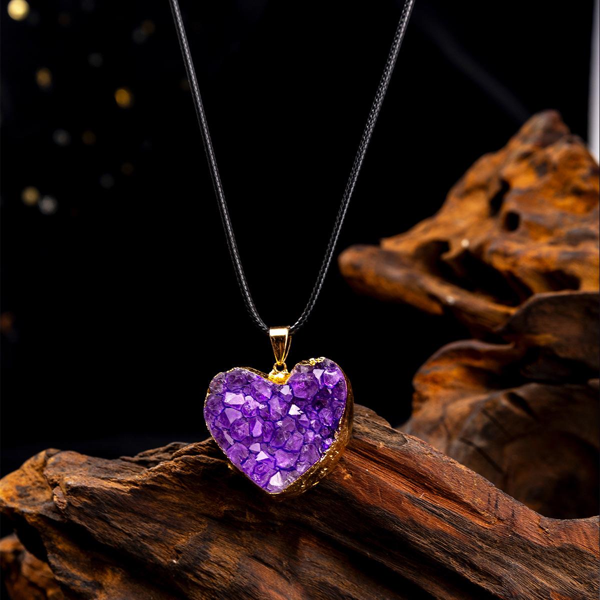 Natural amethyst pendant, heart-shaped crystal cluster edging necklace, jewelry аметист
Natural amethyst pendant, heart-shaped crystal cluster edging necklace, jewelry аметист