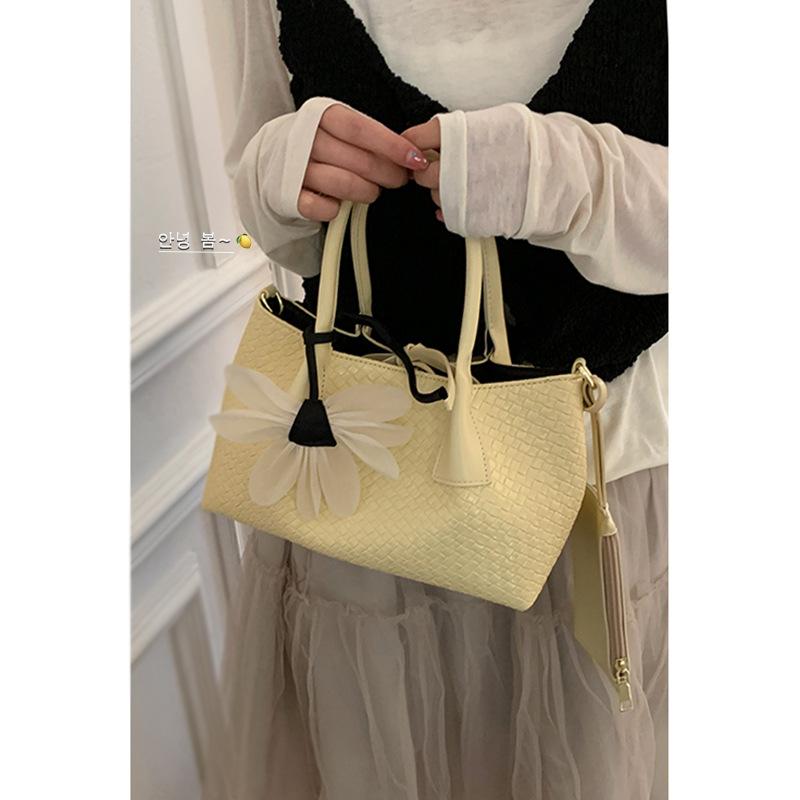 Fashion women s handbag bag 2025 new large-capacity simple messenger tote bag woven messenger bag білий
Fashion women s handbag bag 2025 new large-capacity simple messenger tote bag woven messenger bag білий