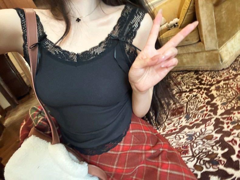 1819# Женская майка с U-образным вырезом и кружевной отделкой: Чистое и сексуальное нижнее белье/верхняя одежда без рукавов с запахом на груди и красивым дизайном спины. One Size чёрный
1819# Женская майка с U-образным вырезом и кружевной отделкой: Чистое и сексуальное нижнее белье/верхняя одежда без рукавов с запахом на груди и красивым дизайном спины. One Size чёрный