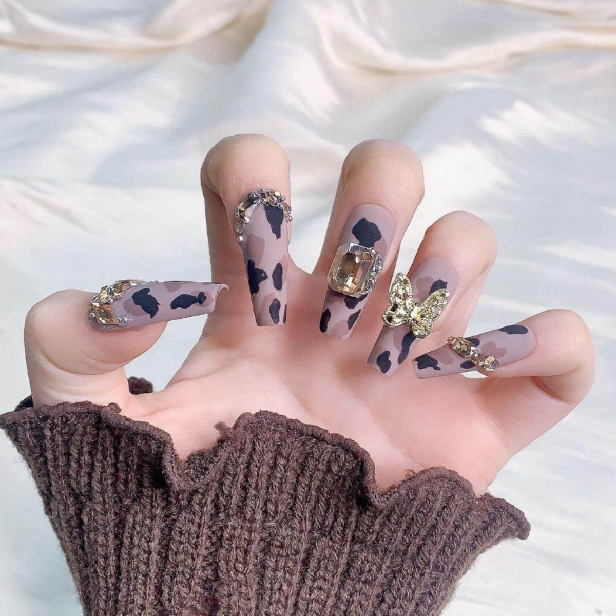 Handcrafted Extra Long Leopard Print Nail Tips with Rhinestone Butterflies Extra Small XS (includes five-piece set)
Handcrafted Extra Long Leopard Print Nail Tips with Rhinestone Butterflies Extra Small XS (includes five-piece set)
