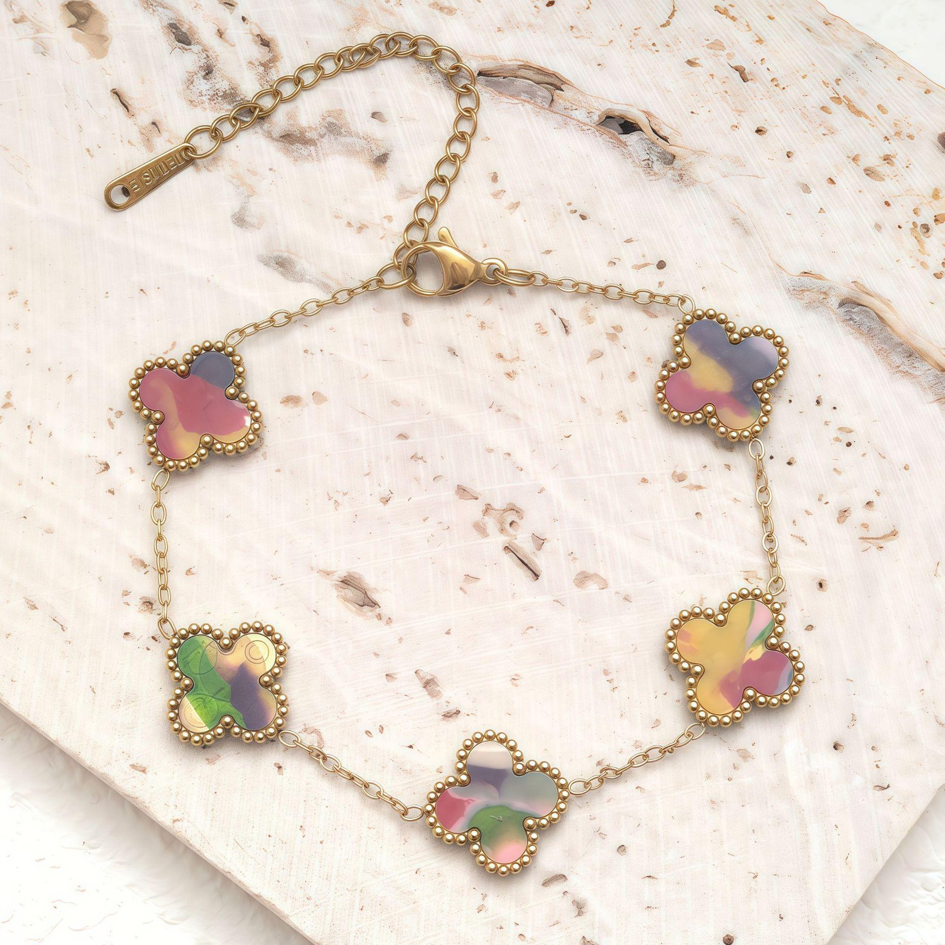 Titanium Steel New Color Four-leaf Clover Bracelet Lucky High-end Ladies Bracelet
Titanium Steel New Color Four-leaf Clover Bracelet Lucky High-end Ladies Bracelet