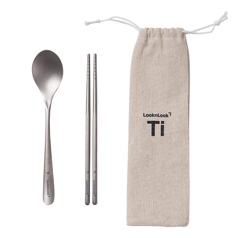 Портативний набір столових приборів Lock&Lock з чистого титану Spoon & Chopsticks Set
Портативний набір столових приборів Lock&Lock з чистого титану Spoon & Chopsticks Set