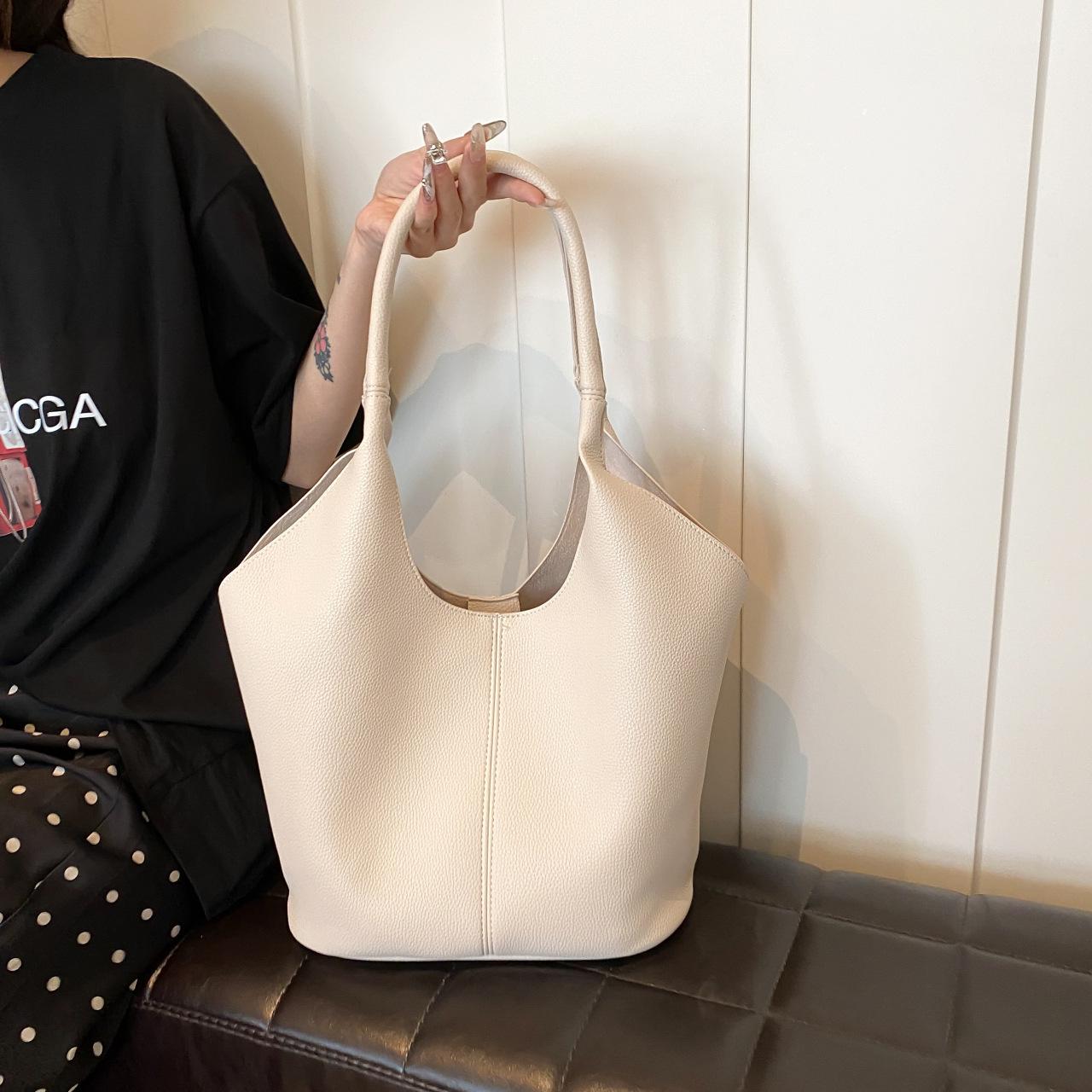 Korean Style Large Capacity Mother-Child Tote Bag - Soft Leather Shoulder & Underarm Design
Korean Style Large Capacity Mother-Child Tote Bag - Soft Leather Shoulder & Underarm Design