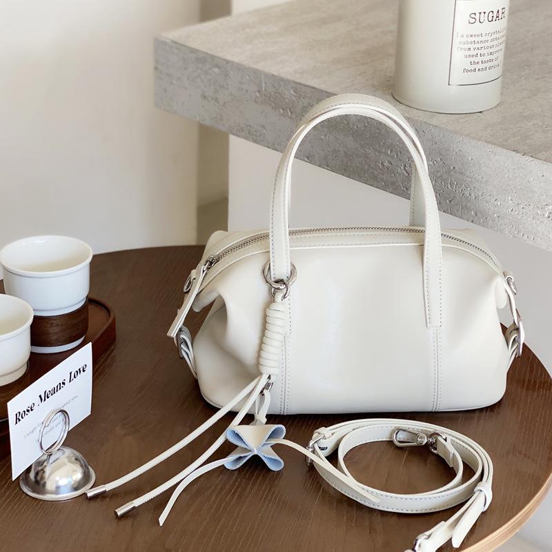 2026 New Cowhide Boston Pillow Bag Large Capacity Commuter Foreign Trade Leather Small Bag Casual Shoulder Crossbody Bag 26.5CM бежевий
2026 New Cowhide Boston Pillow Bag Large Capacity Commuter Foreign Trade Leather Small Bag Casual Shoulder Crossbody Bag 26.5CM бежевий