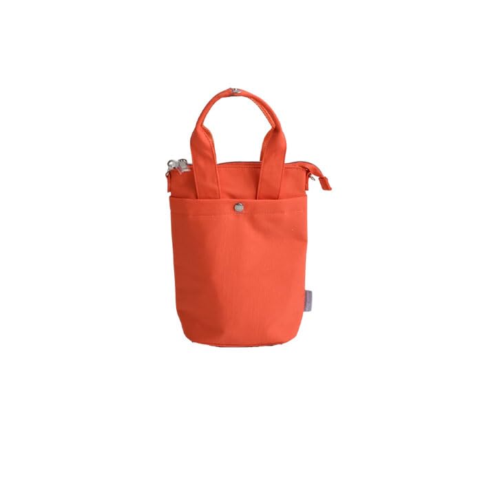 Lightweight, 2-way shoulder bag with water-repellent double-sided design and bottle compartment for cold storage.
Lightweight, 2-way shoulder bag with water-repellent double-sided design and bottle compartment for cold storage.