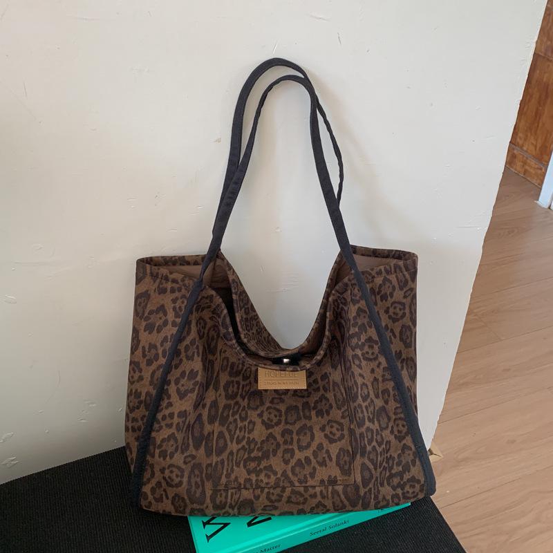 Suede Leopard Print Bag Women s Large Capacity Casual Shoulder College Student Class Tote 50x21x34 леопардовий
Suede Leopard Print Bag Women s Large Capacity Casual Shoulder College Student Class Tote 50x21x34 леопардовий