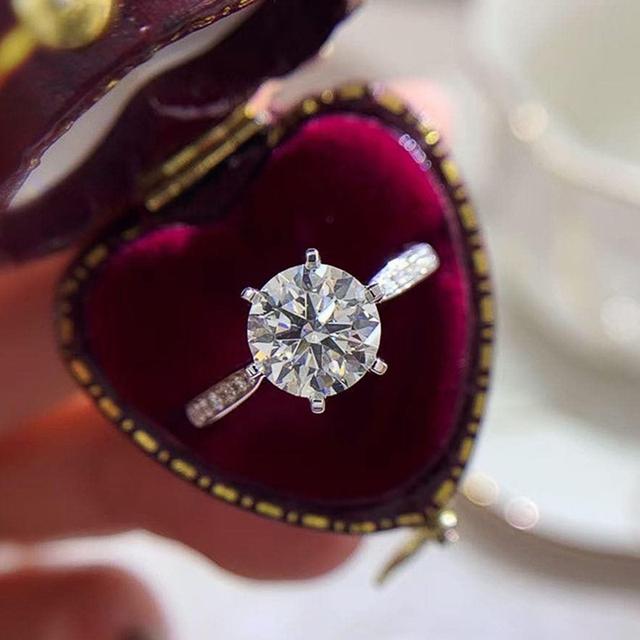 Новое круглое кольцо с 6 когтями из циркония для женщин, серебряное предложение цвета, помолвка, свадьба, вневременной стиль, классические ювелирные изделия 10
Новое круглое кольцо с 6 когтями из циркония для женщин, серебряное предложение цвета, помолвка, свадьба, вневременной стиль, классические ювелирные изделия 10